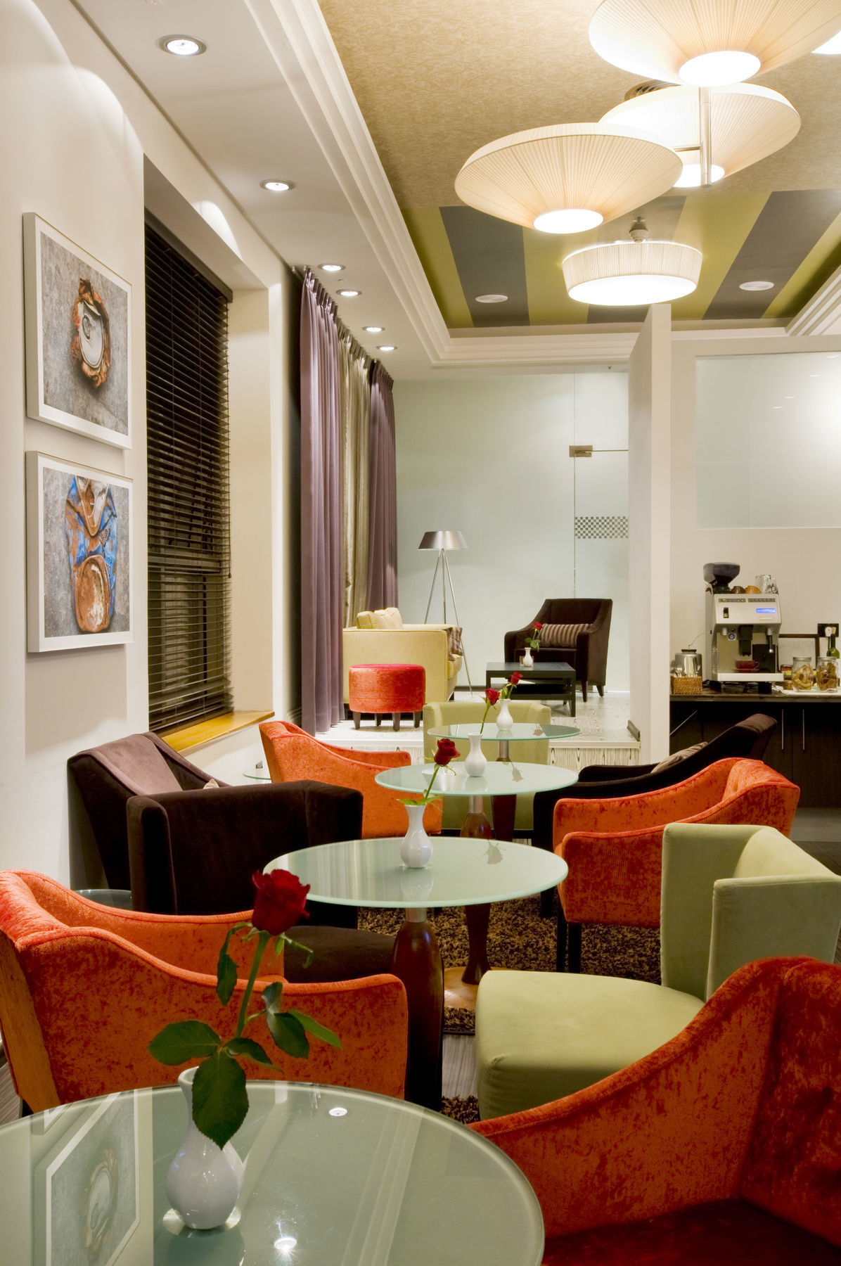 โรงแรมลีโอนาร์โด ซิตี้ทาวเวอร์ Giv'atayim ภายนอก รูปภาพ The lounge at the airport